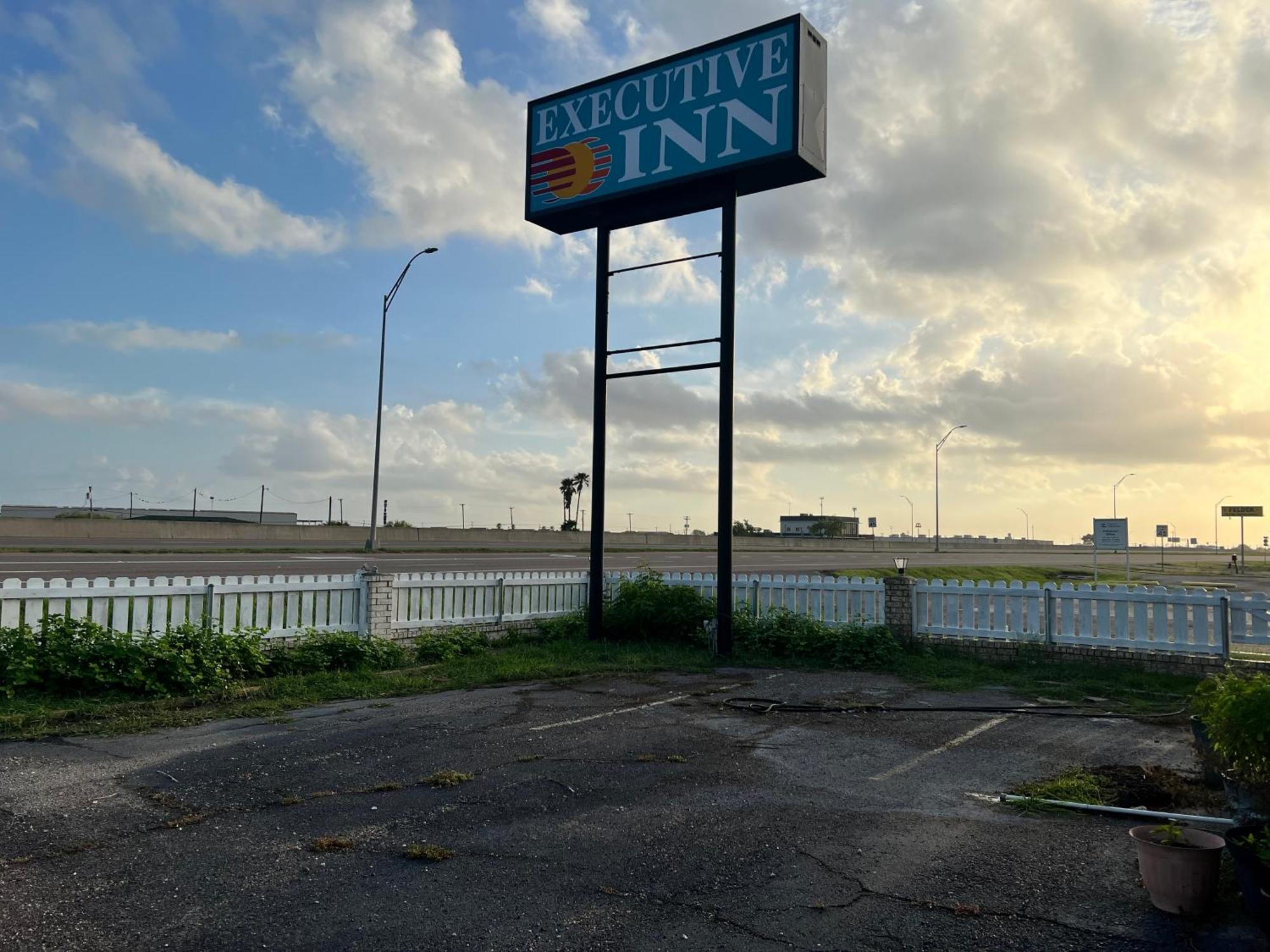 Executive Inn Robstown Exterior photo